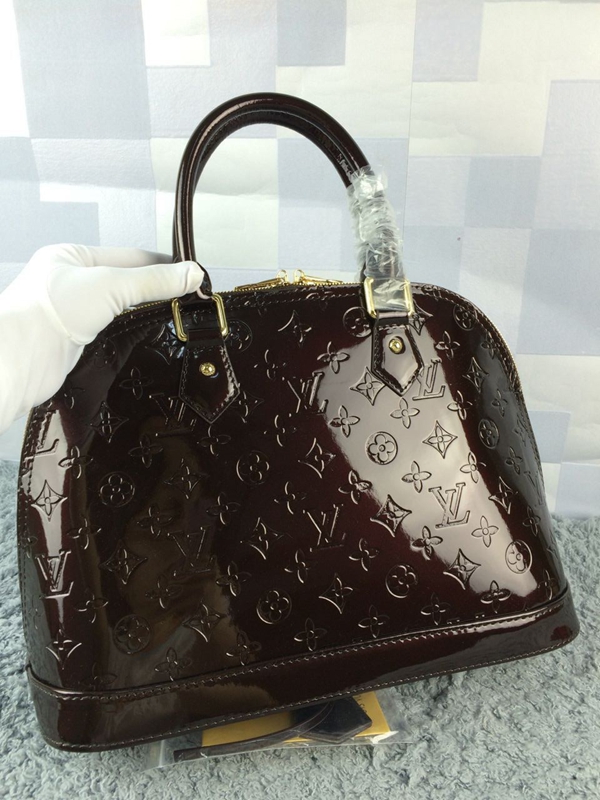 ルイヴィトンバッグ背面デザイン